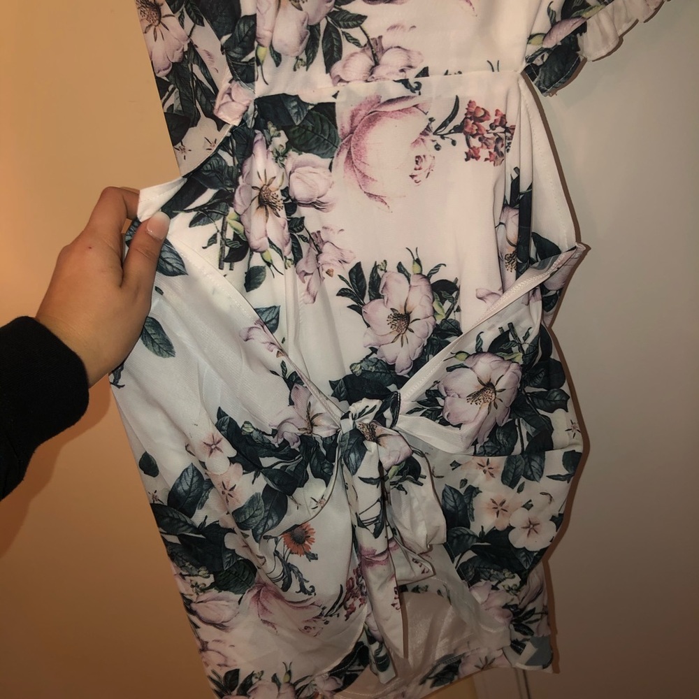 Backless dress - Picture 3 of 4